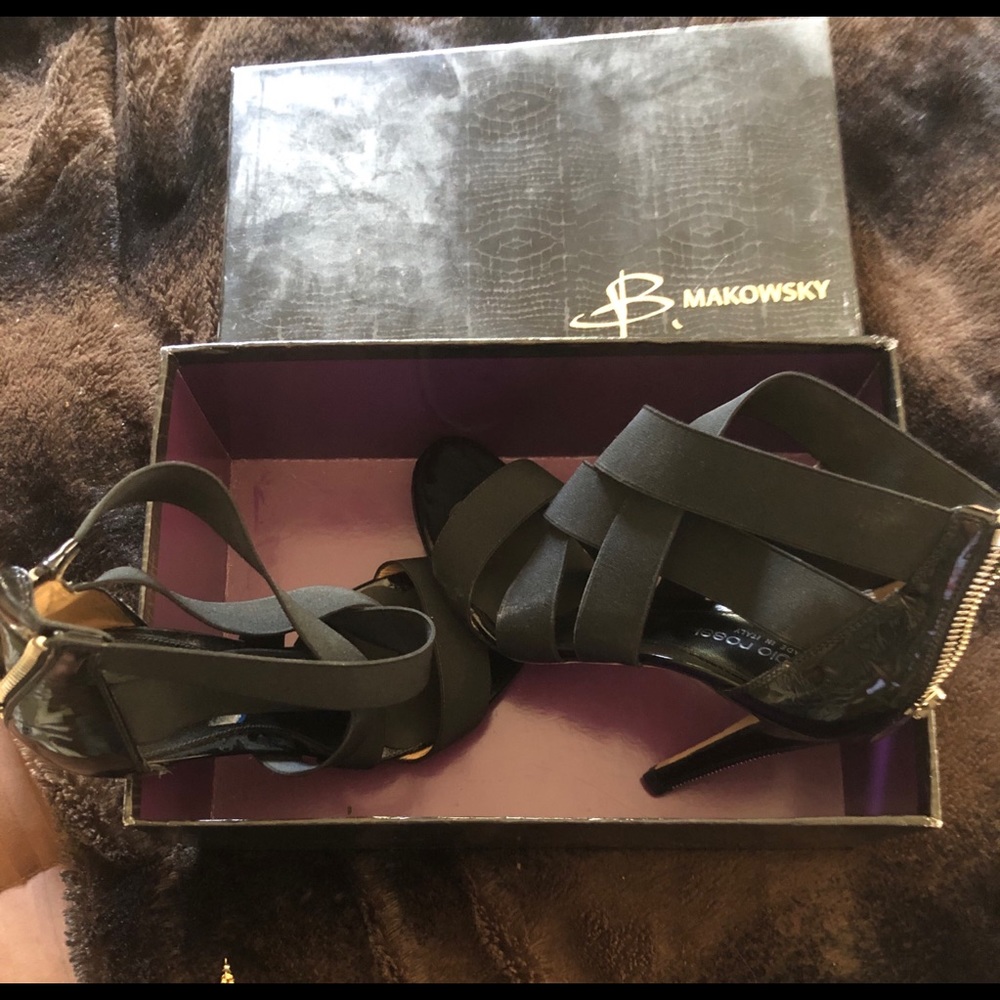 B Makowski sexy & comfortable high heel sandal